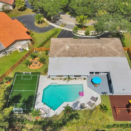 Luxury 7 Bedroom Home W Pool Gameroom Soccer Field